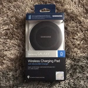 Samsung Galaxy Wireless Charging Pad with MicroUSB